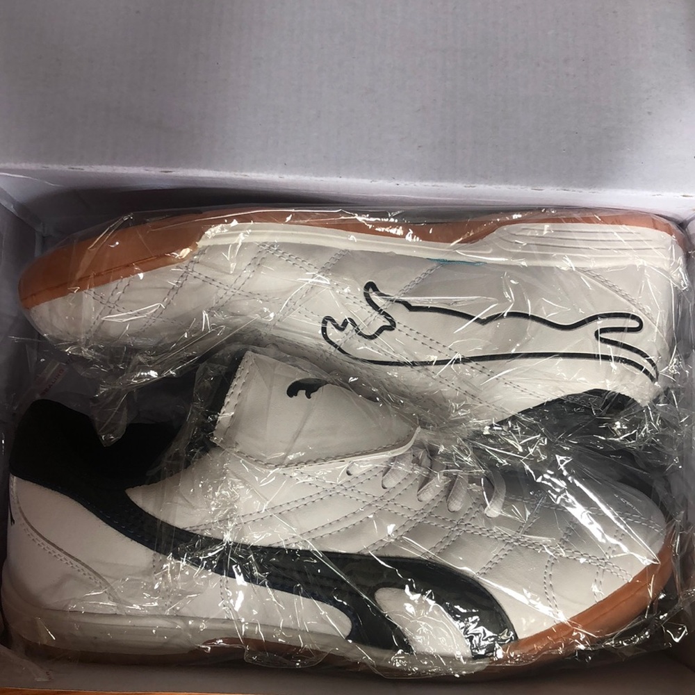Air men’s sneakers black and white